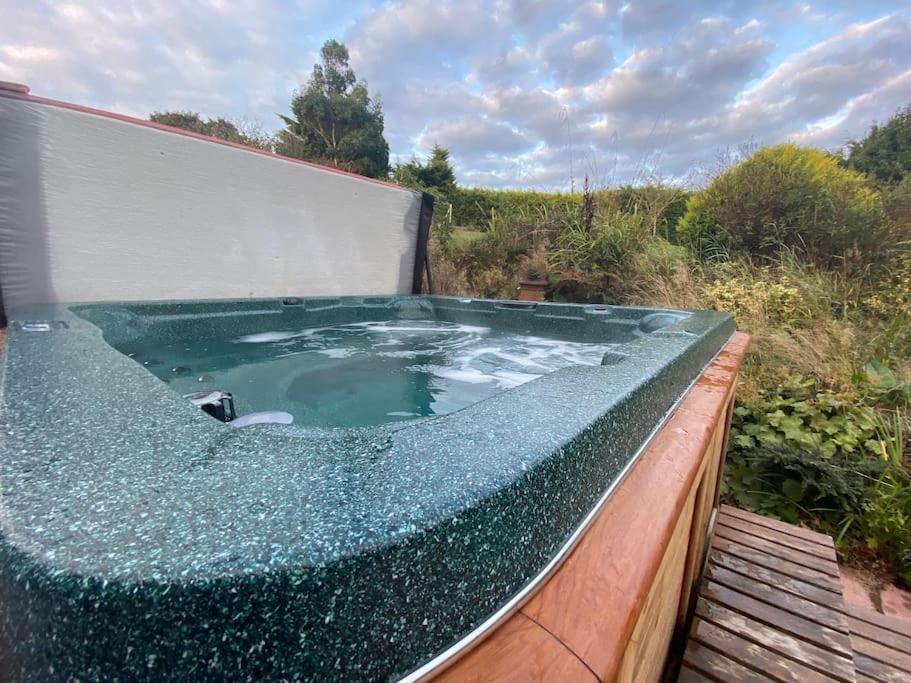 Jaw-Dropping Beach House In Anglesey Benllech Buitenkant foto