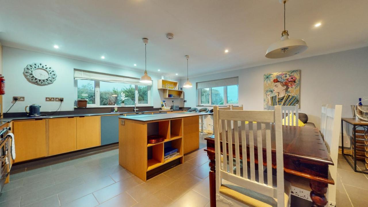 Jaw-Dropping Beach House In Anglesey Benllech Buitenkant foto