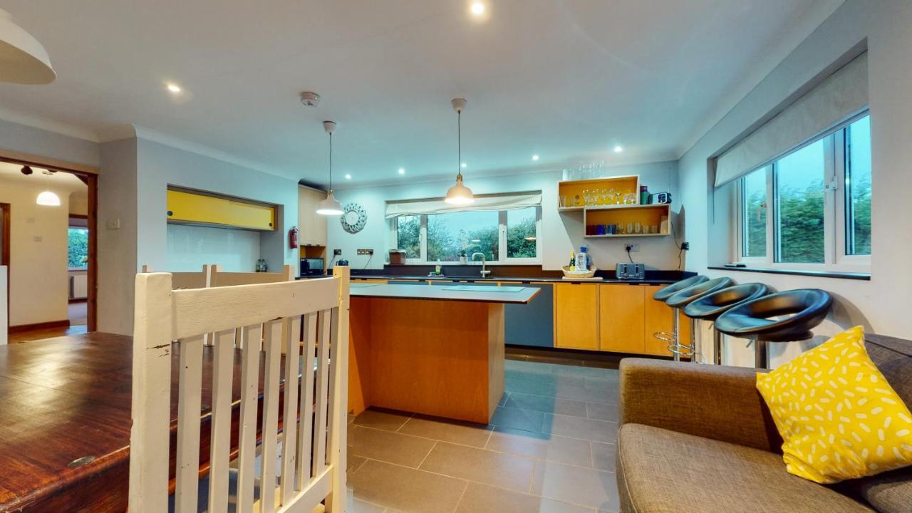 Jaw-Dropping Beach House In Anglesey Benllech Buitenkant foto