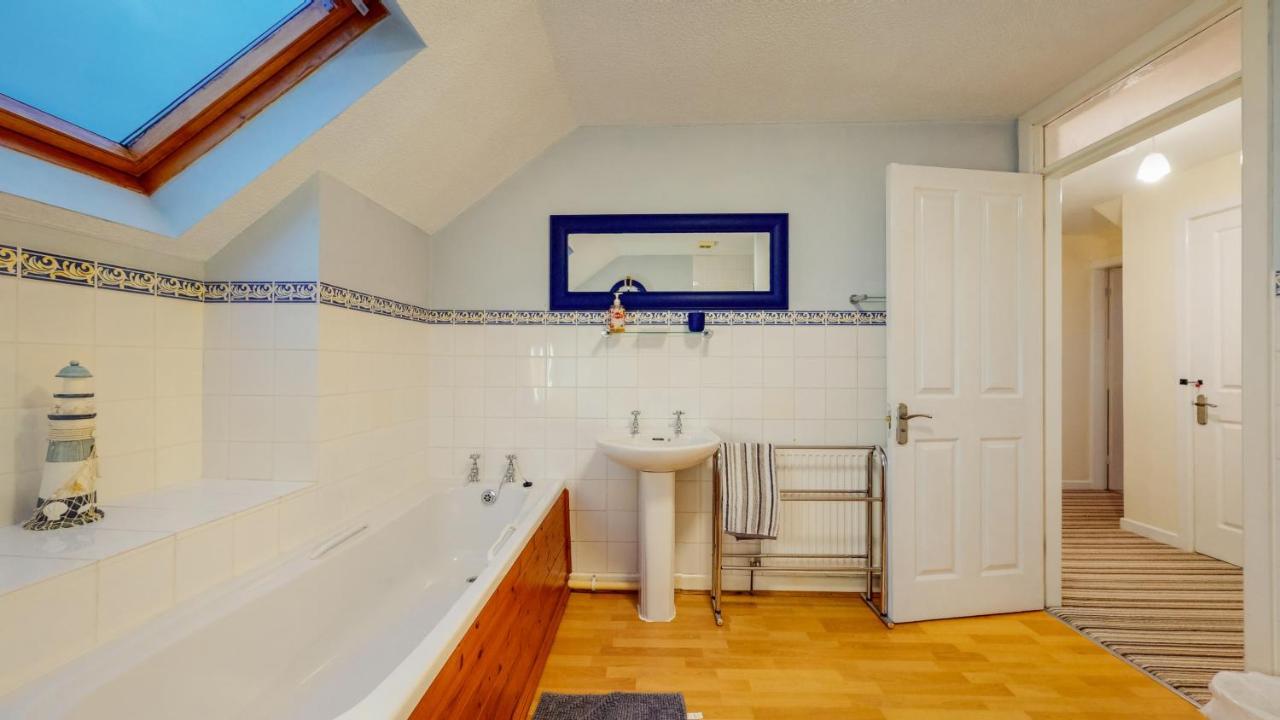 Jaw-Dropping Beach House In Anglesey Benllech Buitenkant foto